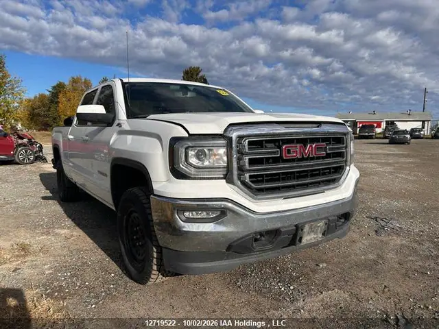 3GTU2MEC9JG235001 — 2018 GMC Sierra K1500 SLE, Передняя часть (Front), фото до ремонта