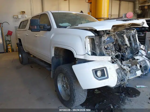 1GT12TEY8JF185038 — 2018 GMC Sierra K2500 SLT, Передняя часть (Front), фото до ремонта