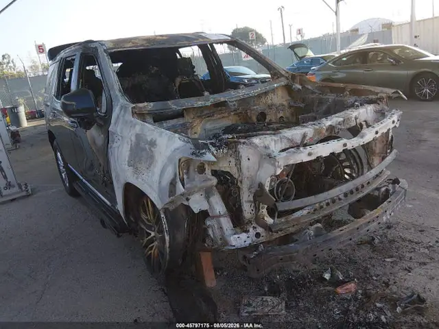 1GKS2BKD9MR255623 — 2021 GMC Yukon 4WD SLT, Полный пожар (Total Burn), фото до ремонта