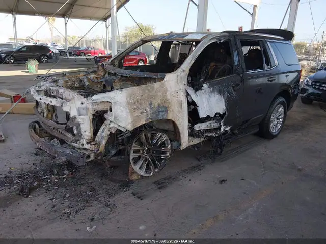 1GKS2BKD9MR255623 — 2021 GMC Yukon 4WD SLT, фото 2 с аукциона IAAI 14.10.2026, Полный пожар