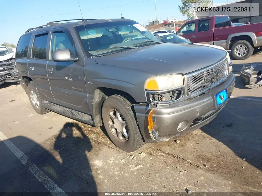 2005 GMC Yukon Denali VIN 1GKEK63U75J220811 фото 2