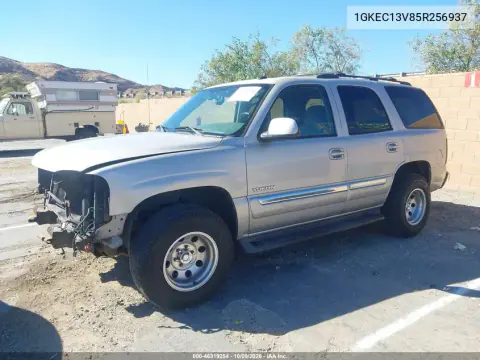 2005 GMC Yukon Sle VIN 1GKEC13V85R256937 фото 3