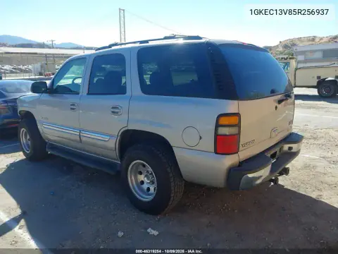 2005 GMC Yukon Sle VIN 1GKEC13V85R256937 фото 4
