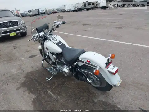 1HD1BXB171Y066186 — 2001 Harley-Davidson Fat Boy, фото 4 с аукциона IAAI, Правый бок