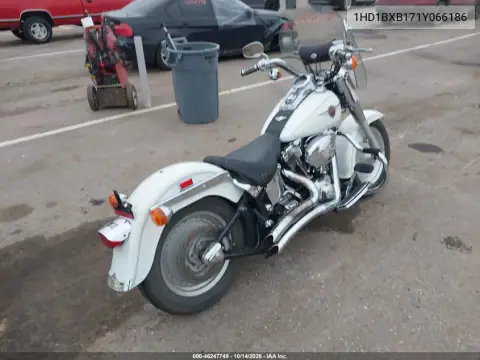 1HD1BXB171Y066186 — 2001 Harley-Davidson Fat Boy, фото 5 с аукциона IAAI, Правый бок