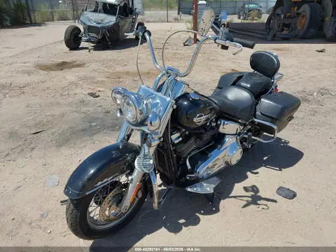 2020 Harley-Davidson FLHC VIN 1HD1YAJ12LB011311 фото 2