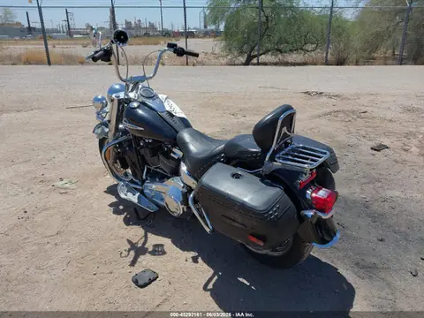 2020 Harley-Davidson FLHC VIN 1HD1YAJ12LB011311 фото 3