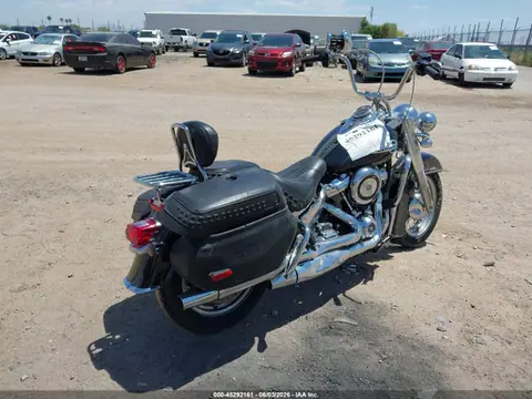 2020 Harley-Davidson FLHC VIN 1HD1YAJ12LB011311 фото 4