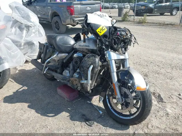 1HD1KED11JB671695 — 2018 Harley-Davidson Flhtk Ultra Limited, Передняя часть (Front End), фото до ремонта