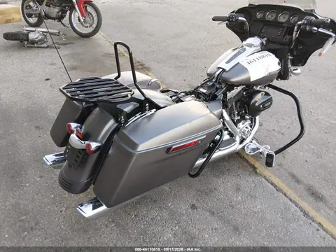 2015 Harley-Davidson Flhx Street Glide VIN 1HD1KBM16FB616892 фото 4