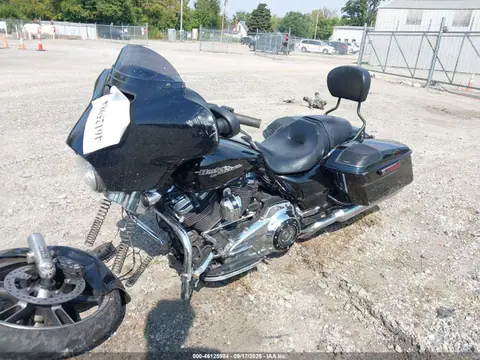 2018 Harley-Davidson Flhx Street Glide VIN 1HD1KBC12JB673178 фото 2