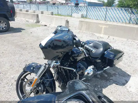 2019 Harley-Davidson FLHX VIN 1HD1KBC14KB678366 фото 2