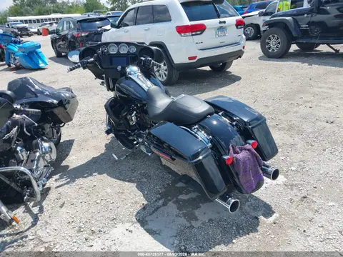 2019 Harley-Davidson FLHX VIN 1HD1KBC14KB678366 фото 3