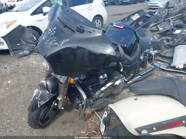 1HD1KBC23MB639425 — 2021 Harley-Davidson FLHX, фото 2 с аукциона IAAI 30.09.2026, Передняя часть