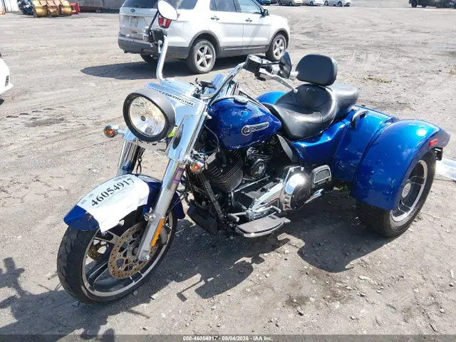 1HD1MCM16FB857125 — 2015 Harley-Davidson Flrt Free Wheeler, фото 2 с аукциона IAAI 30.09.2026, Правый бок
