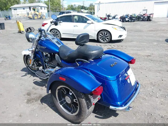 1HD1MCM16FB857125 — 2015 Harley-Davidson Flrt Free Wheeler, фото 3 с аукциона IAAI 30.09.2026, Правый бок