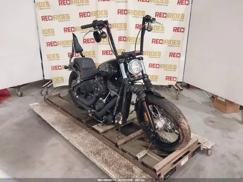 1HD1YJJ13JC055292 — 2018 Harley-Davidson Fxbb Street Bob, Передняя часть (Front End), фото до ремонта