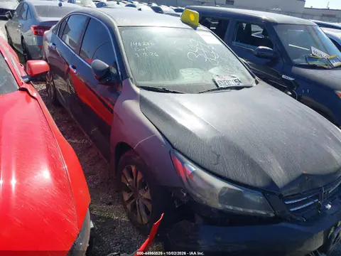 1HGCR2F31FA131569 — 2015 Honda Accord LX, Вандализм (Vandalized), фото до ремонта