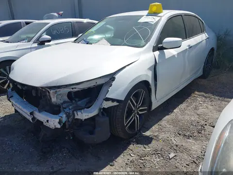 2017 Honda Accord Sport VIN 1HGCR2F55HA220663 фото 2