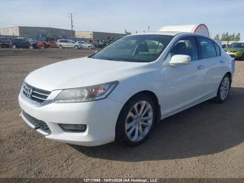 2015 Honda Accord Touring VIN 1HGCR2F95FA804352 фото 2