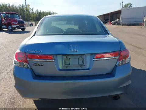1HGCP2F39CA063958 — 2012 Honda Accord, Сзади, фото до ремонта