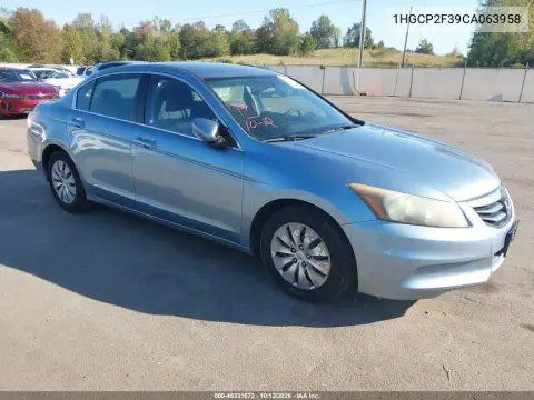 1HGCP2F39CA063958 — 2012 Honda Accord, Сзади, фото до ремонта