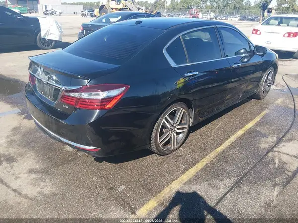 1HGCR3F03GA029588 — 2016 Honda Accord, фото 4 с аукциона IAAI, Правый бок