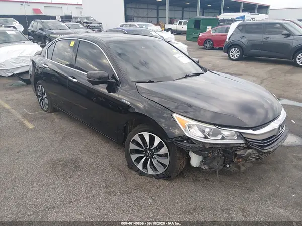 JHMCR6F39HC016004 — 2017 Honda Accord, Передняя часть слева (Left Front), фото до ремонта