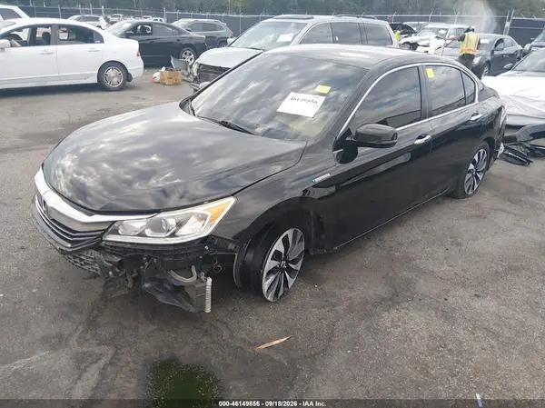 JHMCR6F39HC016004 — 2017 Honda Accord, фото 2 с аукциона IAAI 14.10.2026, Передняя часть слева