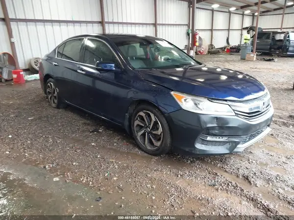 1HGCR2F92HA256782 — 2017 Honda Accord, REPOSSESSION, фото до ремонта