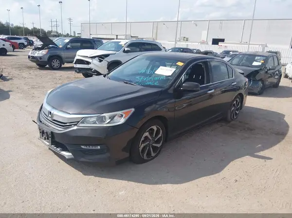 1HGCR3F87HA038673 — 2017 Honda Accord, фото 2 с аукциона IAAI 09.10.2026, Правый бок