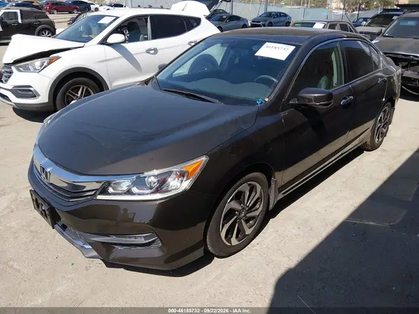 1HGCR3F82HA008478 — 2017 Honda Accord, фото 2 с аукциона IAAI 30.09.2026, Не указано