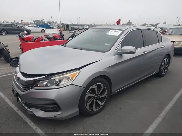 1HGCR3F82HA008237 — 2017 Honda Accord, фото 2 с аукциона IAAI, Передняя часть