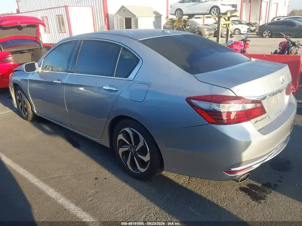 1HGCR3F82HA008237 — 2017 Honda Accord, фото 3 с аукциона IAAI, Передняя часть