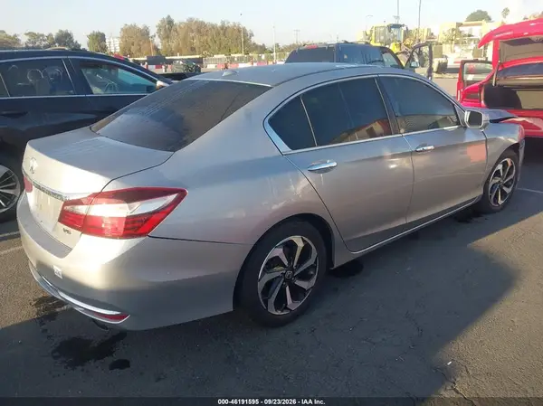 1HGCR3F82HA008237 — 2017 Honda Accord, фото 4 с аукциона IAAI, Передняя часть