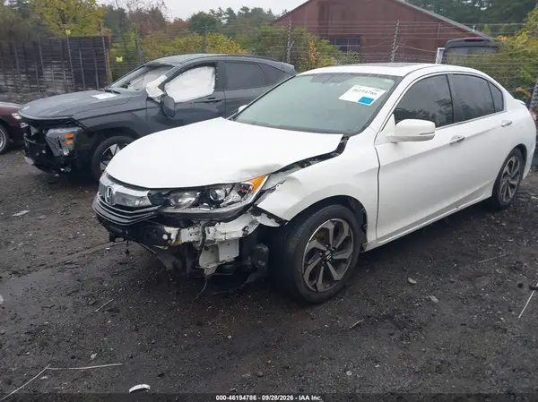 1HGCR2F87HA207195 — 2017 Honda Accord, фото 2 с аукциона IAAI, Передняя часть слева