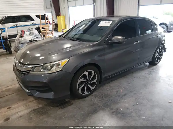 1HGCR2F83HA049616 — 2017 Honda Accord, фото 2 с аукциона IAAI, Задняя часть слева