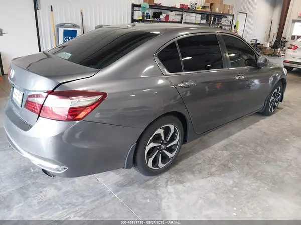 1HGCR2F83HA049616 — 2017 Honda Accord, фото 4 с аукциона IAAI, Задняя часть слева