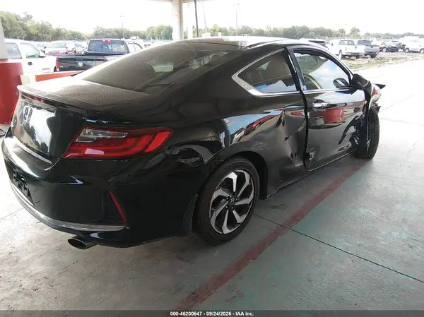 1HGCT1B36HA000187 — 2017 Honda Accord, фото 4 с аукциона IAAI 14.10.2026, Передняя часть