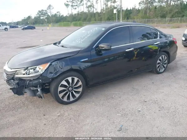 JHMCR6F58HC023088 — 2017 Honda Accord, фото 2 с аукциона IAAI 13.10.2026, Передняя часть
