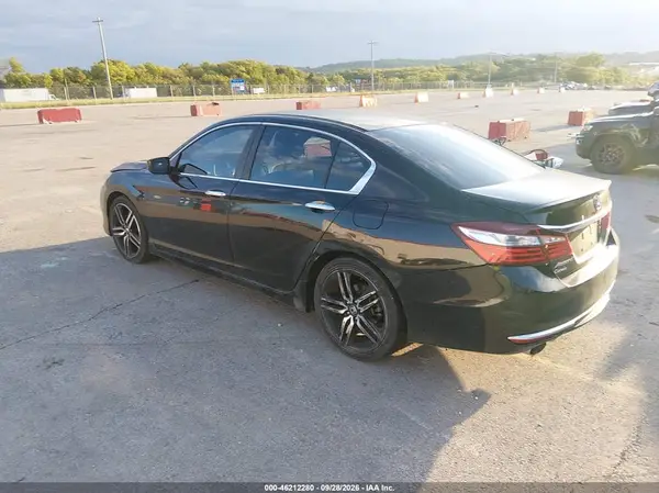1HGCR2F59HA005660 — 2017 Honda Accord, фото 3 с аукциона IAAI, Правый бок