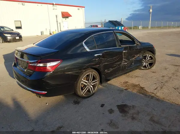 1HGCR2F59HA005660 — 2017 Honda Accord, фото 4 с аукциона IAAI, Правый бок