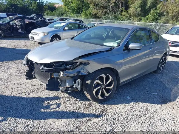 1HGCT1B30HA010097 — 2017 Honda Accord, фото 2 с аукциона IAAI 09.10.2026, Естественный износ