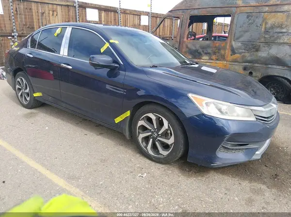 1HGCR2F80HA063375 — 2017 Honda Accord, Угон (Theft), фото до ремонта
