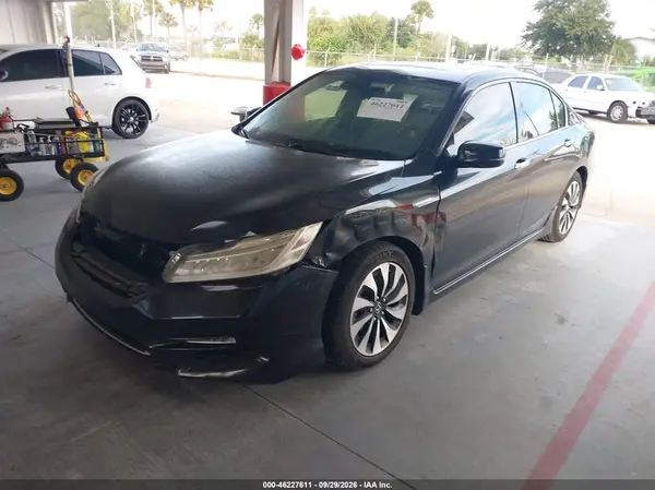 JHMCR6F71HC000835 — 2017 Honda Accord, фото 2 с аукциона IAAI, Передняя часть