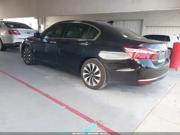 JHMCR6F71HC000835 — 2017 Honda Accord, фото 3 с аукциона IAAI, Передняя часть