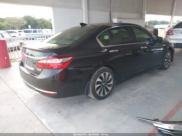 JHMCR6F71HC000835 — 2017 Honda Accord, фото 4 с аукциона IAAI, Передняя часть