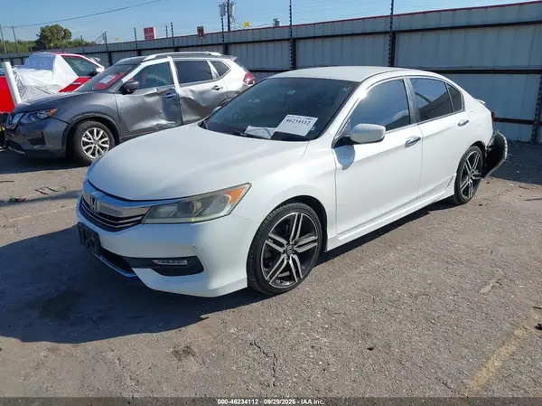 1HGCR2F10HA126252 — 2017 Honda Accord, фото 2 с аукциона IAAI, Задняя часть слева