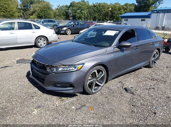 1HGCV1F33JA112617 — 2018 Honda Accord, фото 2 с аукциона IAAI, Передняя и задняя части