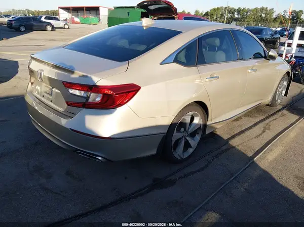 1HGCV1F98JA188595 — 2018 Honda Accord, фото 4 с аукциона IAAI, Передняя часть